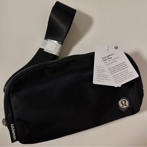 New lululemon everywhere belt bag